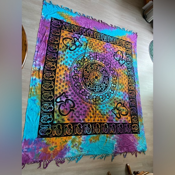 XL Om tapestry - Picture 1 of 2